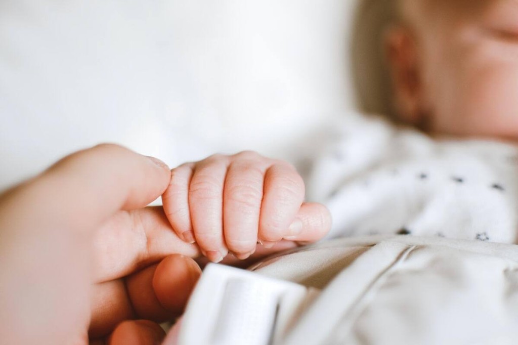 Comment choisir des vêtements pour un bébé prématuré ?