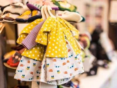 Où acheter des vêtements bébé éco-responsables et solidaires